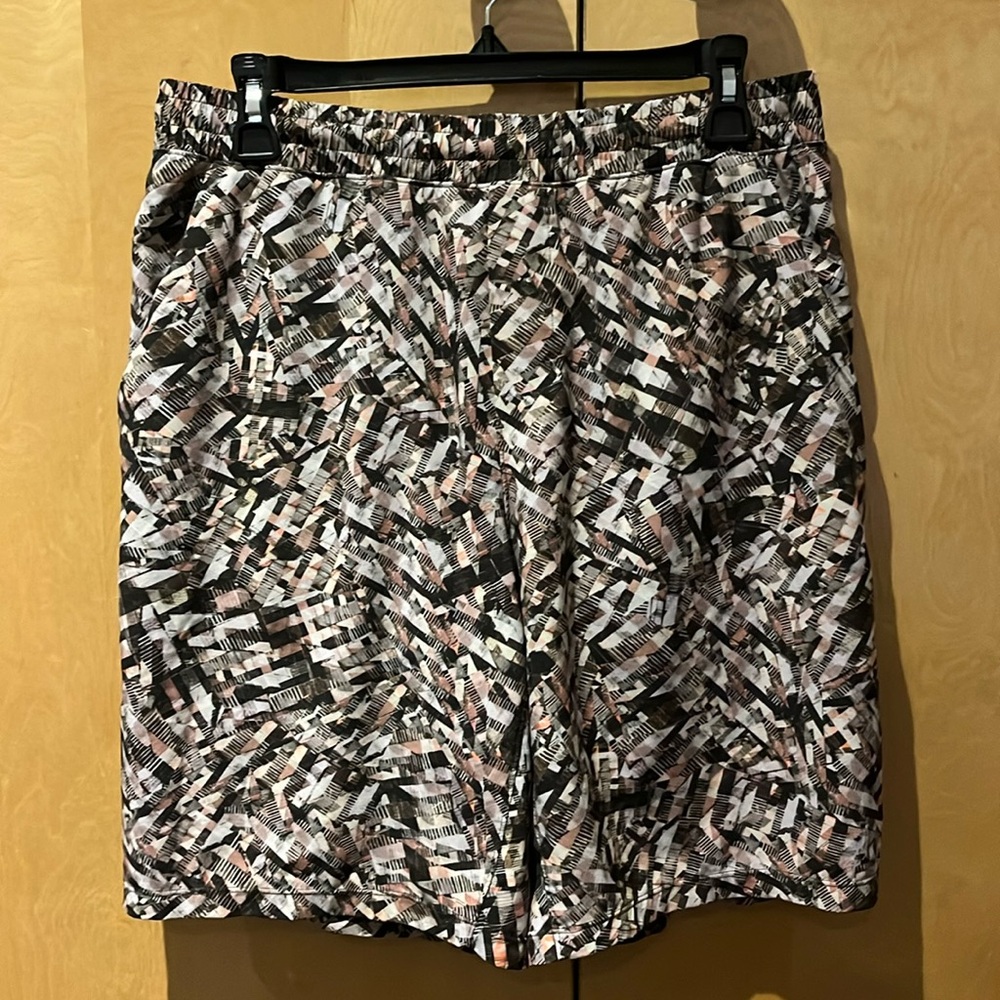 Lululemon men’s pace breaker lined shorts 9 inch